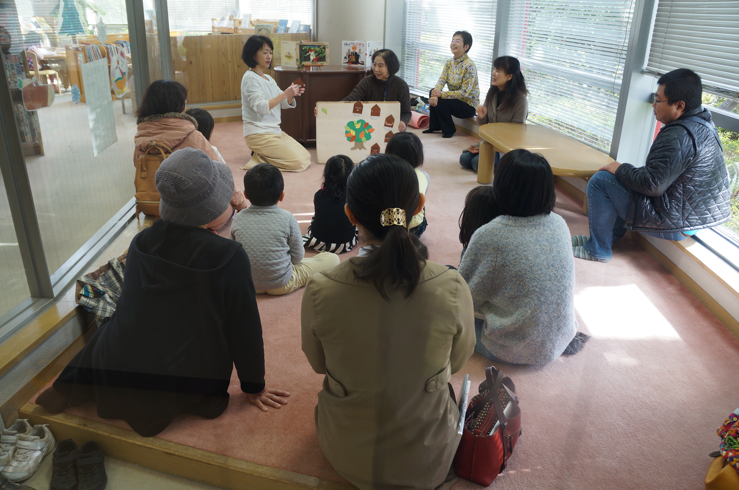 「がらがらどん」おはなし会の様子